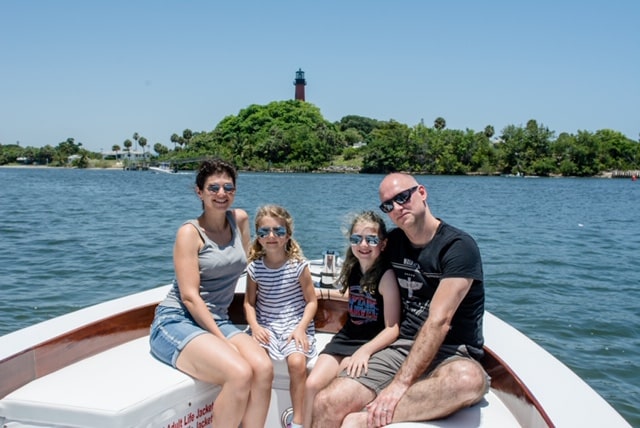 family-boat-jupiter-lighthouse